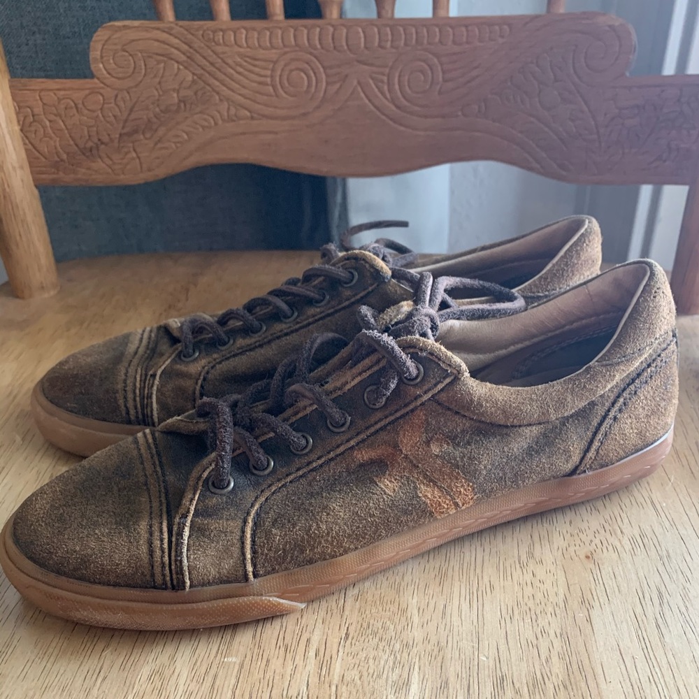 Frye sneakers sz 6 in good condition